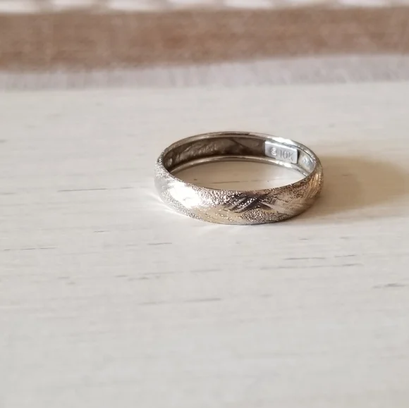 10K White Gold Band Ring